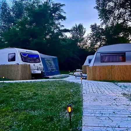 Domki I Przyczepy Kemping Sunday Camp *