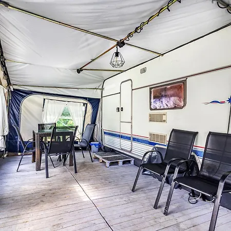 I Przyczepy Cam Spot Кемпинг Владыславово